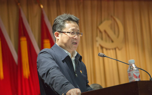 宜化集團(tuán)召開(kāi)2019年慶?！拔逡弧眹?guó)際勞動(dòng)節(jié)暨表彰大會(huì)(圖12)
