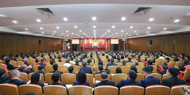 宜化集團(tuán)2024年度工作總結(jié)暨技術(shù)創(chuàng)新表彰大會(huì)、七屆四次職工代表大會(huì)勝利閉幕(圖1)