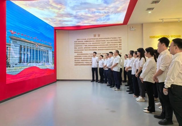 常敲“警示鐘”守牢“廉潔關”，國際貿(mào)易公司開展警示教育(圖1)