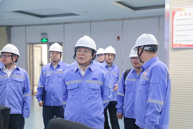 王大真到內(nèi)蒙古區(qū)域分子公司現(xiàn)場辦公(圖2) 王大真到內(nèi)蒙古區(qū)域分子公司現(xiàn)場辦公(圖2)