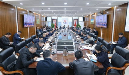 集團(tuán)黨委學(xué)習(xí)貫徹《中國(guó)共產(chǎn)黨思想政治工作條例》(圖1) 集團(tuán)黨委學(xué)習(xí)貫徹《中國(guó)共產(chǎn)黨思想政治工作條例》(圖1)