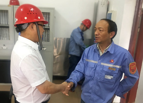王大真到宜都園區(qū)、股份公司看望慰問基層黨員