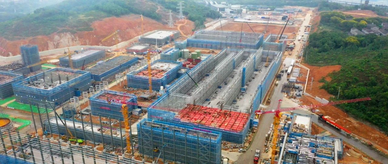 化機(jī)公司黨委書記、董事長(zhǎng)、總經(jīng)理?xiàng)钪袧傻巾?xiàng)目現(xiàn)場(chǎng)檢查工作